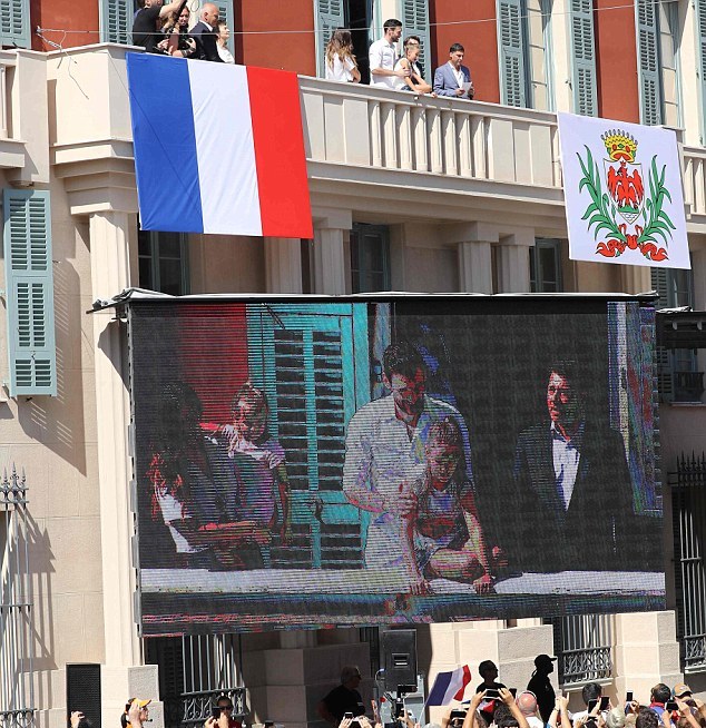 Hugo Lloris được tôn vinh như người hùng ở Nice - Bóng Đá