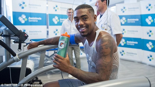 Malcom vượt qua thử thách khó nhằn nhất trong ngày đầu đến Barcelona - Bóng Đá