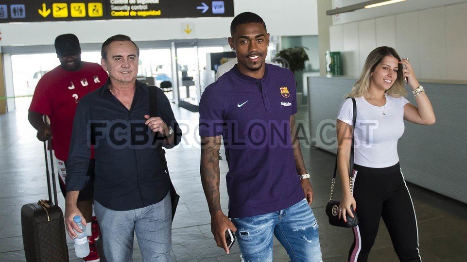 Malcom vượt qua thử thách khó nhằn nhất trong ngày đầu đến Barcelona - Bóng Đá