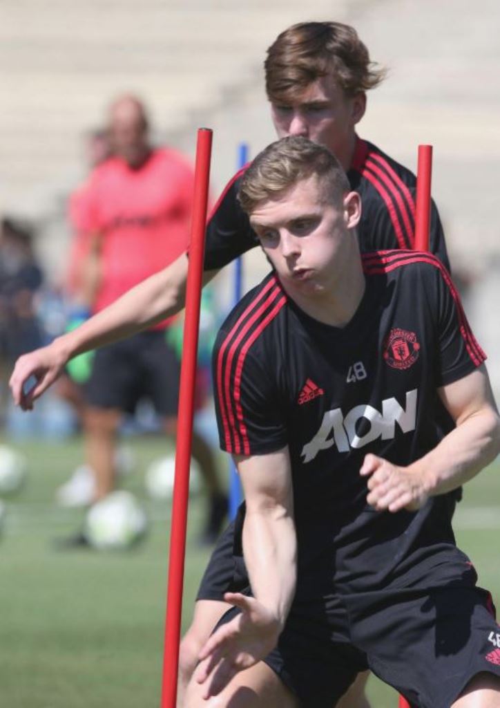 Vừa đến Mỹ, Fred đã lao vào tập luyện cùng Man Utd - Bóng Đá