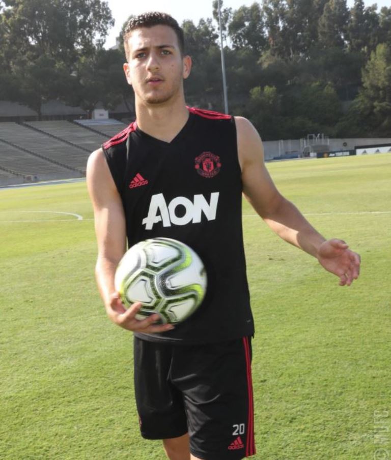 Dalot trở lại, Fred mạnh mẽ tập luyện trước trận đấu với Liverpool - Bóng Đá
