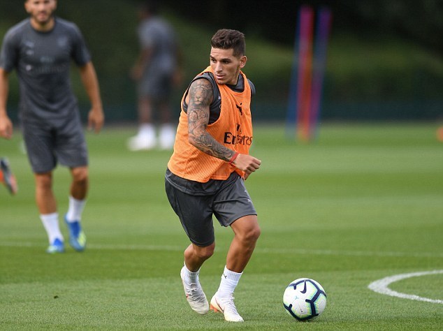 Lucas Torreira 'hổ báo' trong buổi tập đầu tiên cùng Arsenal - Bóng Đá