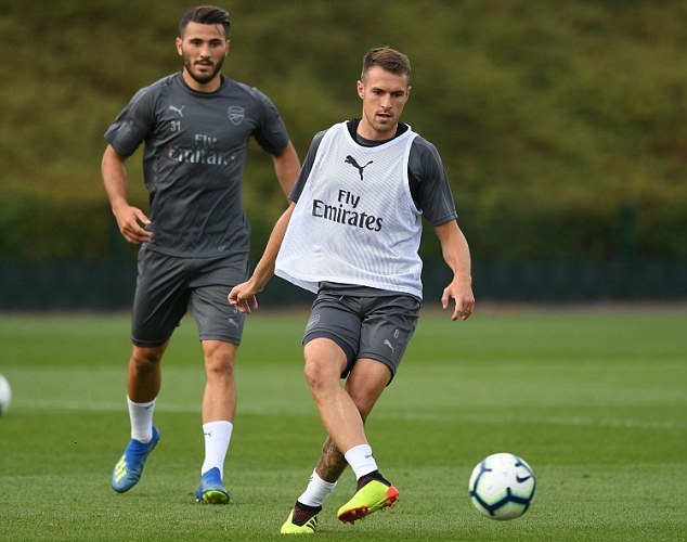 Lucas Torreira 'hổ báo' trong buổi tập đầu tiên cùng Arsenal - Bóng Đá