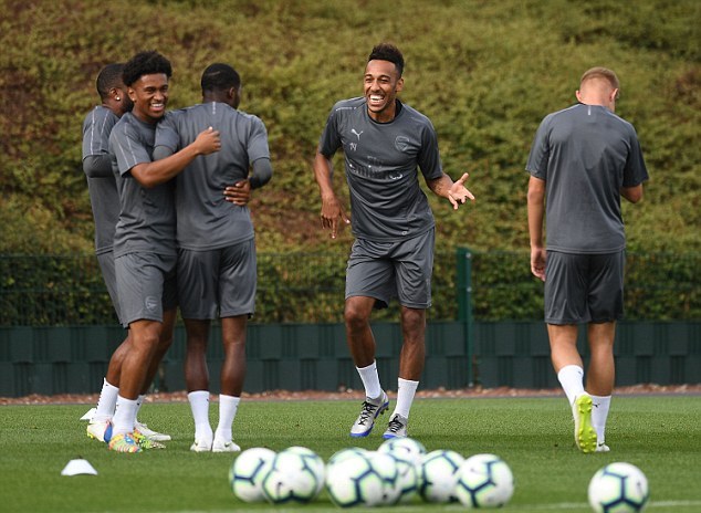 Lucas Torreira 'hổ báo' trong buổi tập đầu tiên cùng Arsenal - Bóng Đá