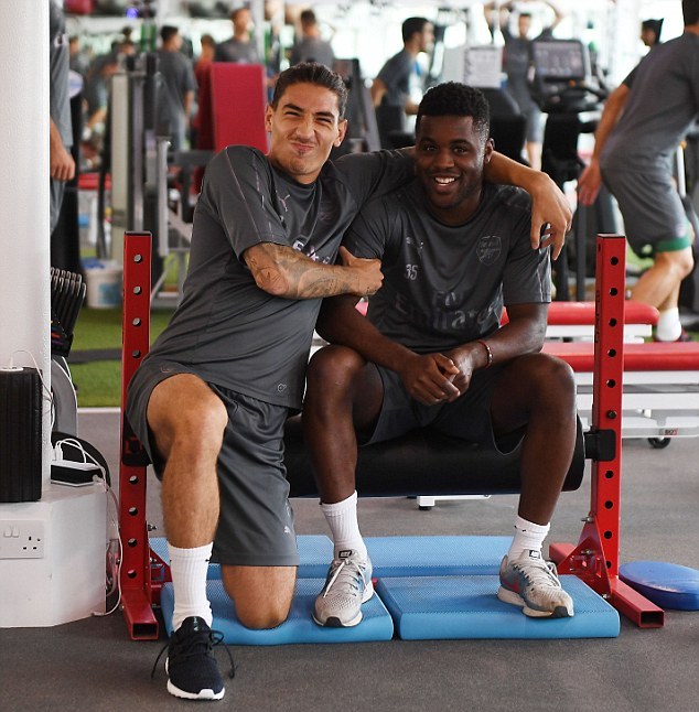 Lucas Torreira 'hổ báo' trong buổi tập đầu tiên cùng Arsenal - Bóng Đá