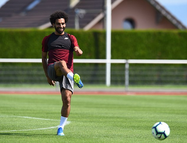 Alisson lần đầu trổ tài bắt bóng trước mặt các đồng đội Liverpool - Bóng Đá