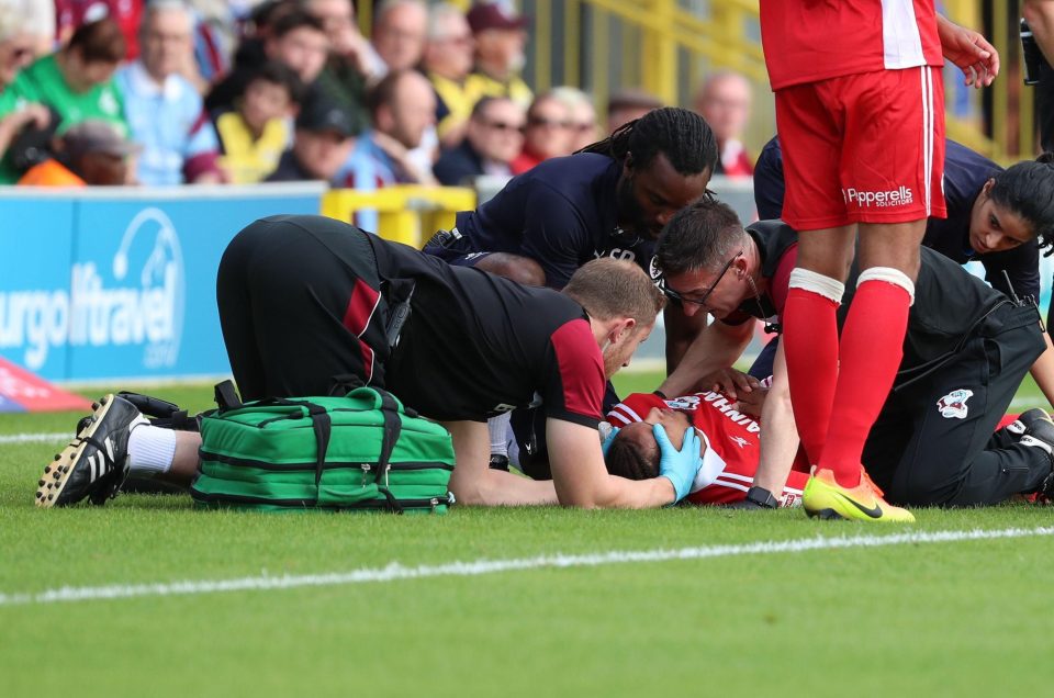 Sao Man Utd chấn thương đầu, nhập viện khẩn cấp - Borthwick-Jackson - Bóng Đá