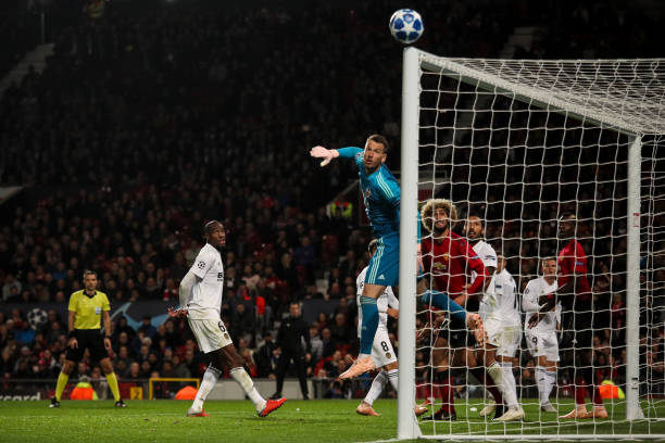 Hòa Valencia, Mourinho chê bai từ hàng thủ đến hàng công - Bóng Đá