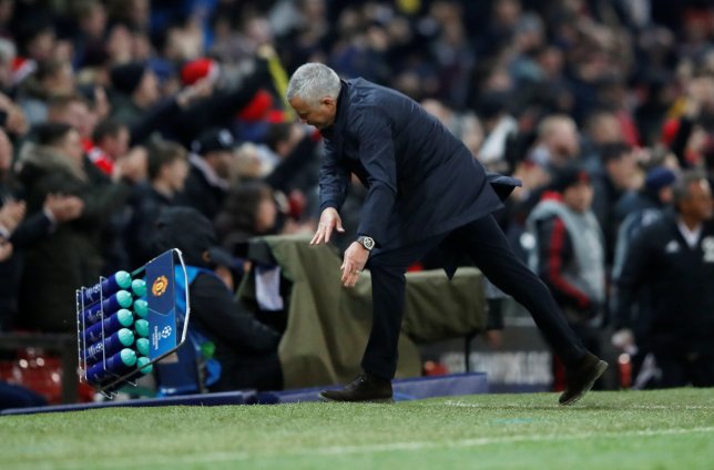 Ferdinand giận dữ khi Mourinho phát điên sau bàn thắng muộn của Fellaini - Bóng Đá