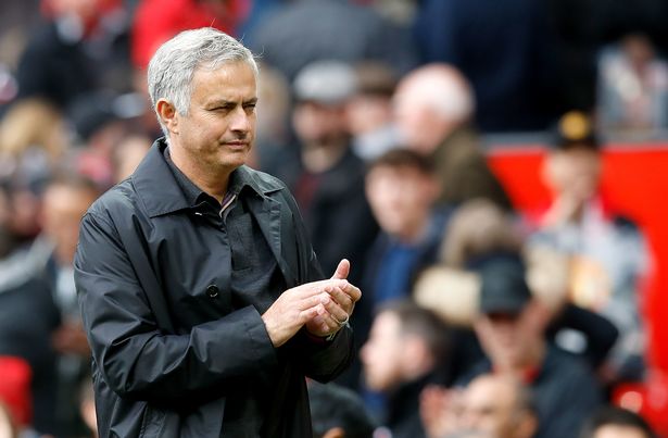 Hé lộ sốc về HLV Mourinho trong ngày chia tay Man Utd - Bóng Đá