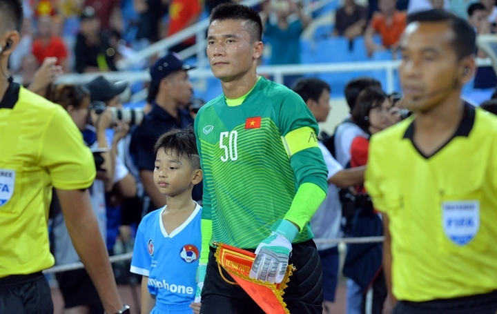Thủ môn: Bùi Tiến Dũng.