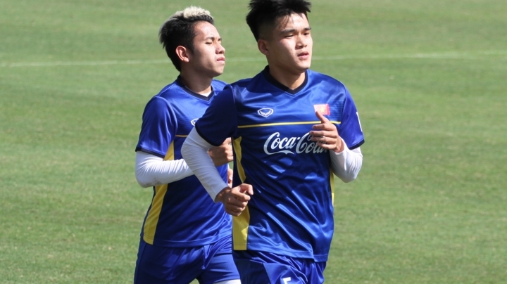 Trung vệ: Lục Xuân Hưng.