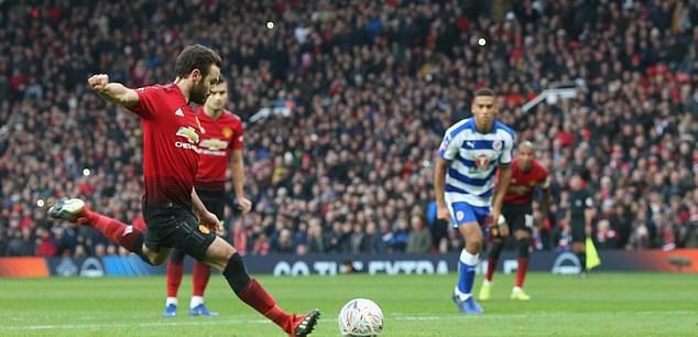 Quay chậm bàn thắng từ chấm penalty gây tranh cãi của Man Utd - Bóng Đá