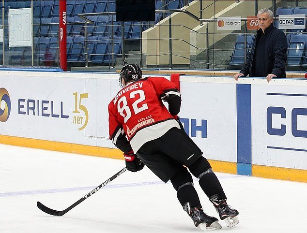 Hy vọng những ngày tháng rời xa sân cỏ sẽ giúp ông tìm lại hình ảnh của một HLV từng cùng Porto, Inter vô địch Champions League.