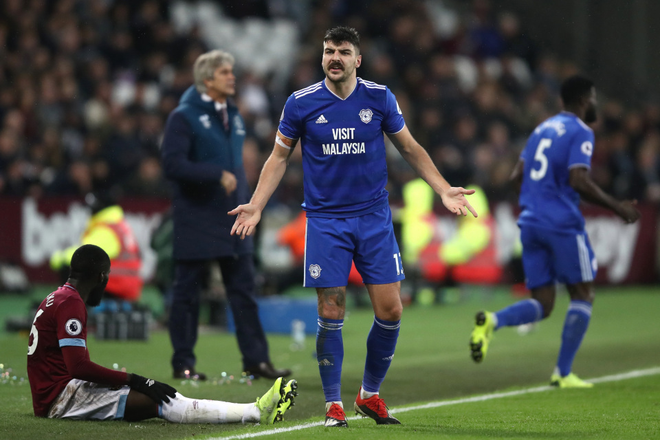 7. Callum Paterson (Cardiff City, 38 lỗi).