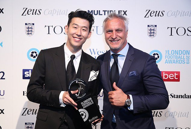 Son Heung-min như tài tử điện ảnh, nhận giải Cầu thủ xuất sắc nhất PL - Bóng Đá