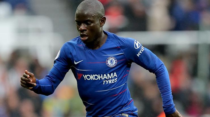 2. N’GOLO KANTE (CHELSEA): Kante là mẫu tiền vệ mà bất cứ đội bóng nào cũng ao ước, với khả năng đánh chặn tuyệt vời, hoạt động không biết mệt mỏi.