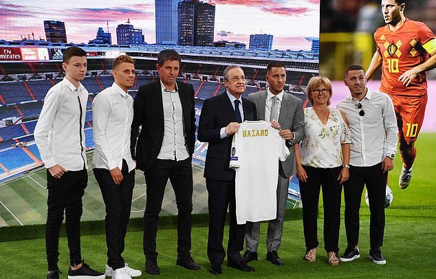Eden Hazard và gia đình trong ngày trọng đại.
