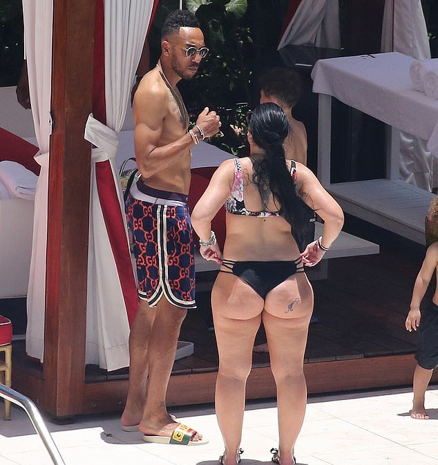 Pierre-Emerick Aubameyang's bikini-clad girlfriend Alysha Behague shows off her curves as Arsenal striker celebrates his 30th birthday in Miami - Bóng Đá