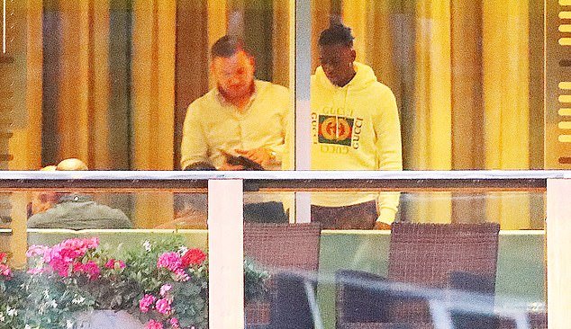 Wan-Bissaka được hưởng mức lương 90,000 bảng/tuần, cao gấp 9 lần tại Crystal Palace.