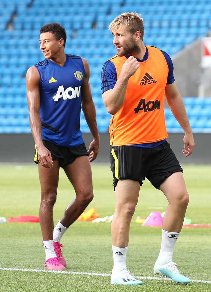Rashford khiến 2 đồng đội phải ngước nhìn.