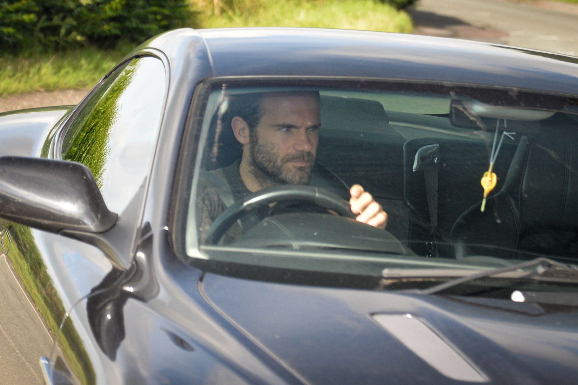 Manchester United players arrive at Carrington on deadline day - Bóng Đá