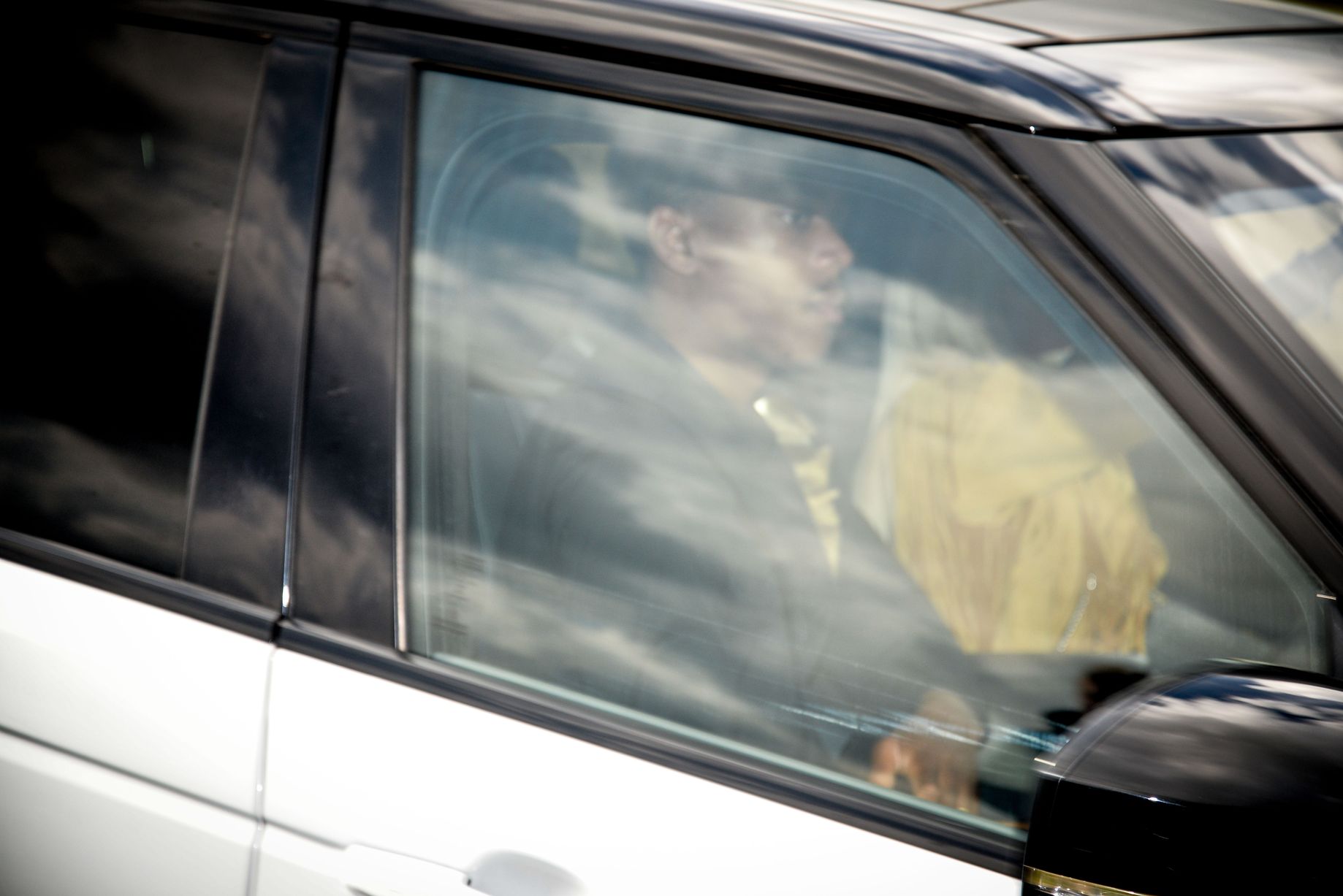 Manchester United players arrive at Carrington on deadline day - Bóng Đá