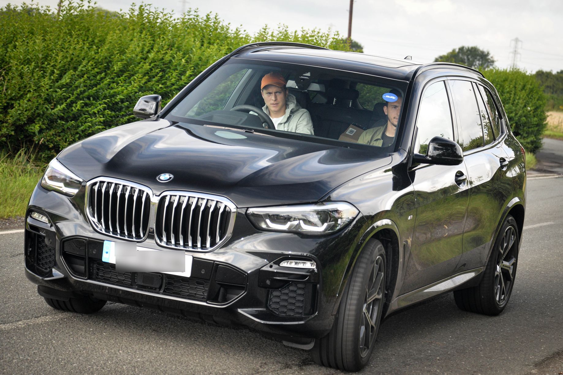 Manchester United players arrive at Carrington on deadline day - Bóng Đá