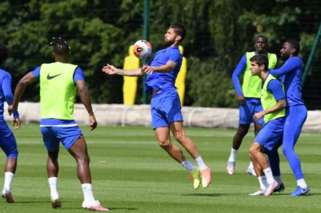 Trong chiến thắng tới 7-1 của Chelsea mới đây, Ruben Loftus-Cheek và Billy Gilmour lập cú đúp, còn Mason Mount, Willian và Olivier Giroud mỗi người ghi một bàn. Giroud vẫn rất hữu ích với Chelsea. Đó là lí do khiến The Blues gia hạn hợp đồng với ngôi sao người Pháp.