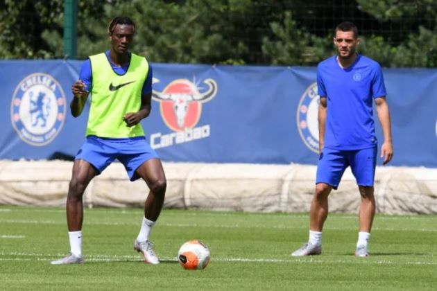 Tammy Abraham luôn được tin tưởng nơi hàng công Chelsea. Anh đã có nửa đầu mùa bóng đầy ấn tượng.