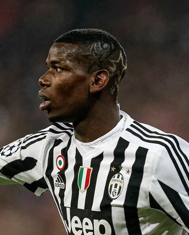 Không để tóc dài, nhưng Pogba luôn biết cách làm mới mình nhờ những kiểu tóc đặc sắc.