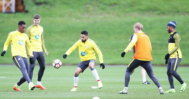 Giành chiến thắng trước Huddersfield, Man City sẽ gặp Middlesbrough ở tứ kết. Ảnh: Daily Mail.