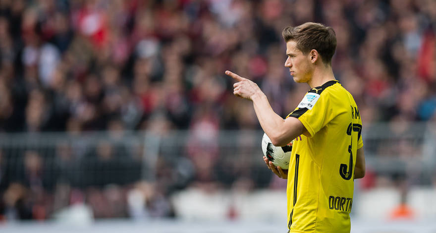 Erik Durm cũng có cho mình 1 kiến tạo trong tình huống nâng tỉ số lên 4-2.
