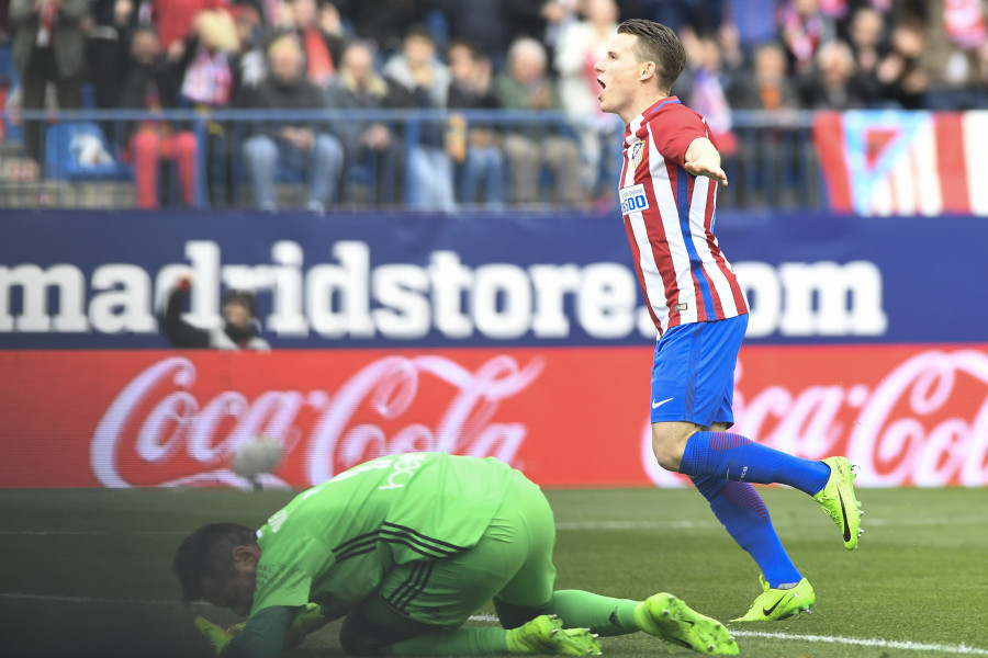 Kevin Gameiro nâng tỉ số lên 2-0 sau một pha sút xa đẹp mắt