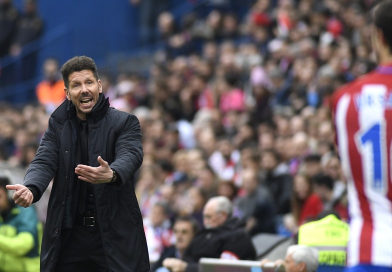 Bên ngoài đường pitch, Diego Simeone cũng thể hiện sự máu lửa của mình.