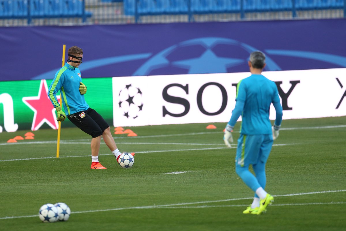 Bernd Leno đang phải mang mặt nạ sau chấn thương mũi anh gặp phải trong trận đấu cuối tuần rồi.