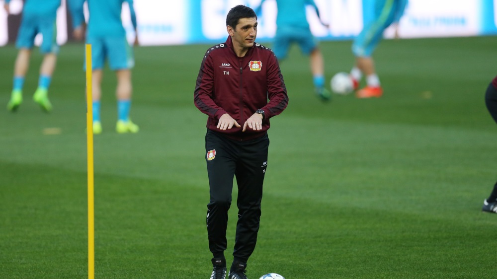 HLV Tayfun Korkut vừa mới lên nắm quyền sau khi Roger Schmidt bị sa thải.