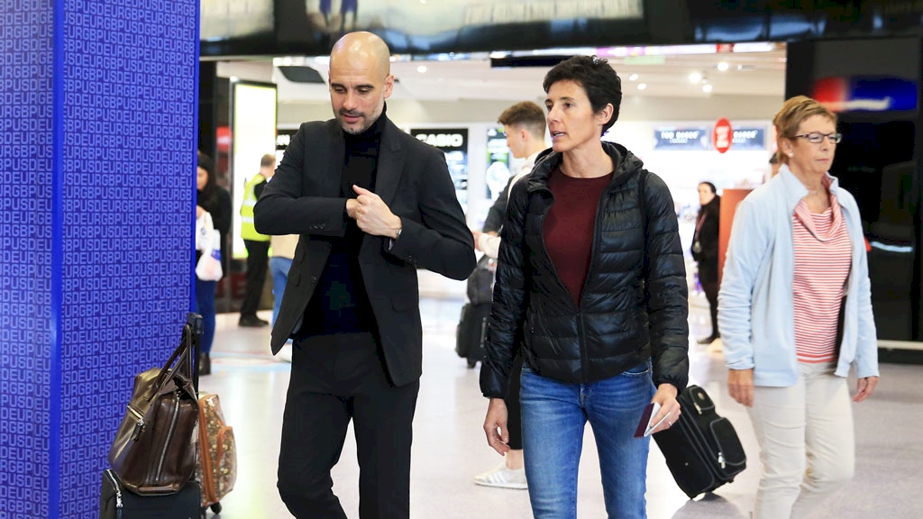 Pep vẫn rất lịch lãm với phong cách ăn mặc quen thuộc.