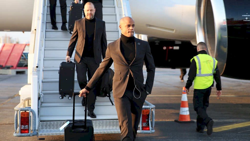 Dẫn đầu là đội trường Vincent Kompany. Anh hoàn toàn khỏe mạnh và nhiều khả năng sẽ trở lại trong trận đấu rạng sáng mai.