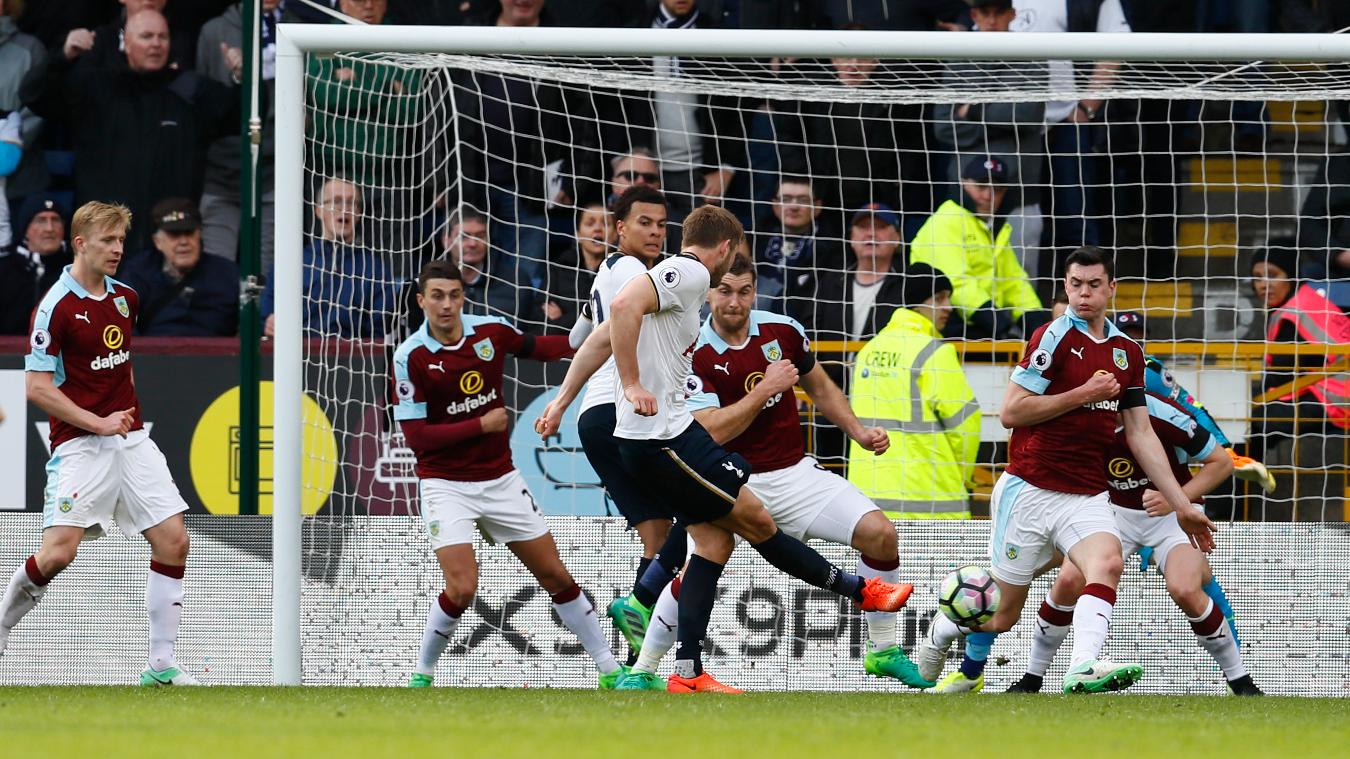 Dier mở tỉ số trận đấu.