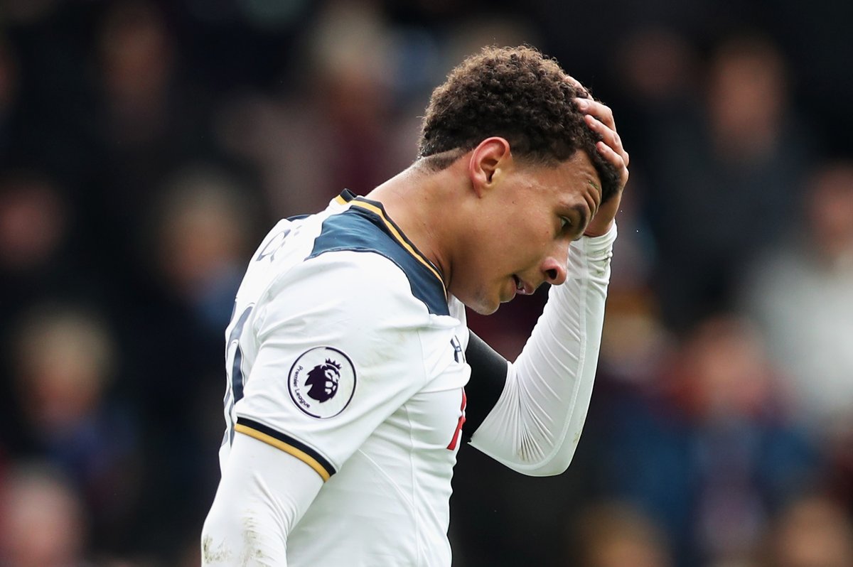 Vẻ mặt thất vọng của Alli khi không thể mở tỉ số cho Spurs.