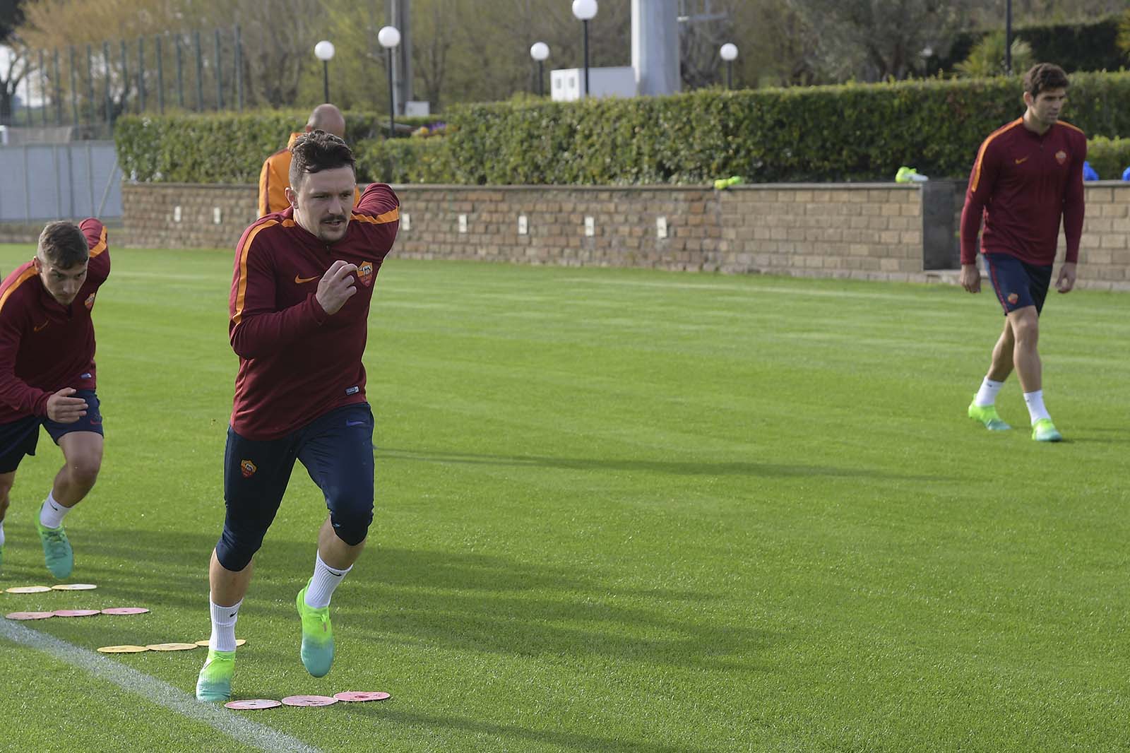 Đêm nay anh cần truyền lửa cho các đàn em để tạo nên cuộc lội ngược dòng trước Lazio.