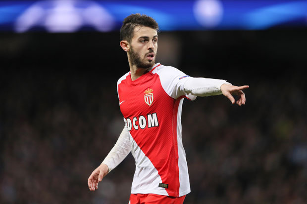 Tiền vệ phải: Bernardo Silva (10/08/1994). Anh là tài năng trẻ sáng giá của bóng đá Bồ Đào Nha. Thi đấu được mọi vị trí trên hàng công, Silva giúp Jardim có thể thoải mái áp dụng nhiều lối chơi cho Monaco. Mùa này anh đã có 2 bàn và 1 kiến tạo cho đội bóng Công quốc tại Champions League. Giá trị chuyển nhượng: 25 triệu euro.