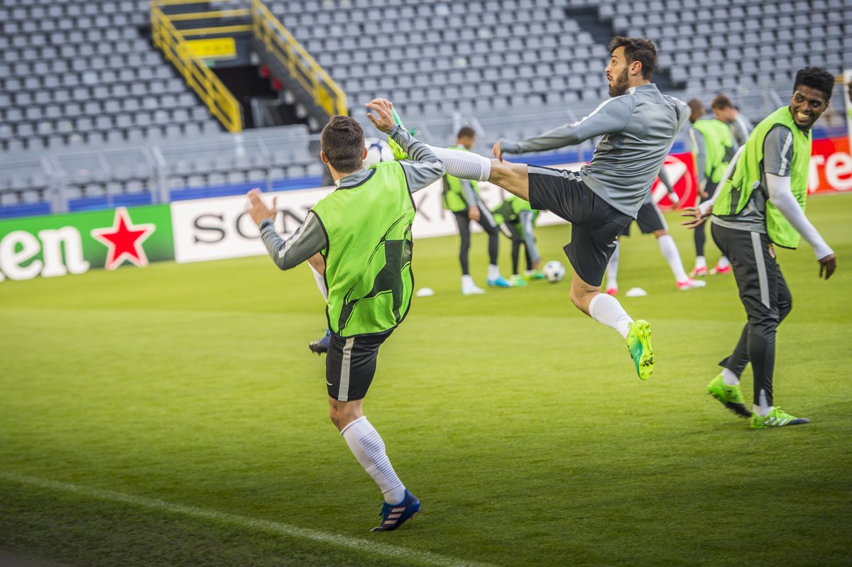 Thậm chí Bernardo Silva còn có một pha thi triển kung-fu trong tình huống tranh chấp với đồng đội.