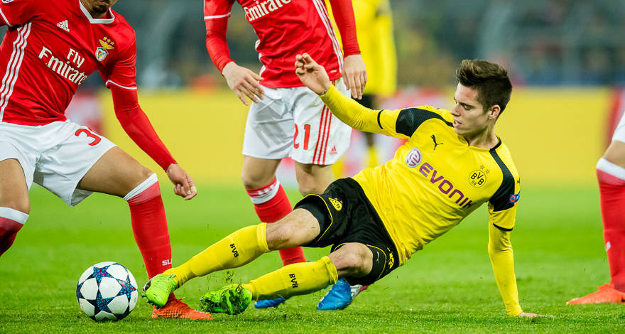 Dortmund rất cần một tiền vệ trụ như Weigl.