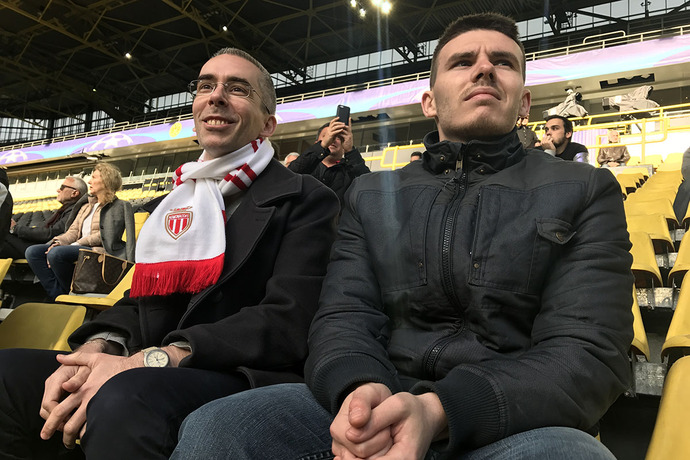 Các CĐV của Monaco cũng đã có mặt tại Signal Iduna Park để theo dõi đội bóng tập luyện.