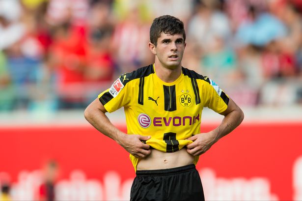 Tiền đạo phải: Christian Pulisic (18/09/1998). Được đôn lên đội một Dortmund đầu năm 2016, đến tháng Tư, Pulisic đã trở thành cầu thủ trẻ nhất lập cú đúp tại Bundesliga. Với chấn thương của Reus và Goetze mùa này, tiền vệ người Mỹ đang được sử dụng thường xuyên. Anh đã ra sân toàn bộ 8 trận Champions League mùa này, ghi được 1 bàn và có 3 kiến tạo. Giá trị chuyển nhượng: 12 triệu euro.