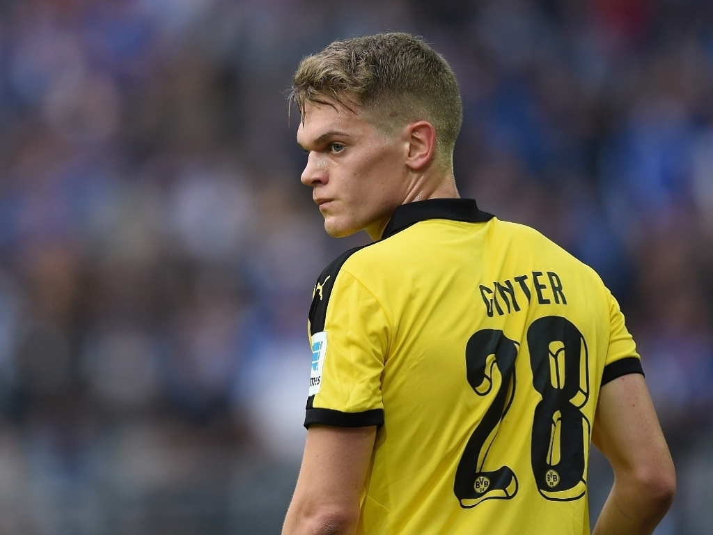 Trung vệ: Matthias Ginter (19/01/1994). Dortmund đã phải bỏ ra 10 triệu euro để đem anh về từ Freiburg năm 2014. Sau 3 mùa giải thi đấu cho đội bóng vàng đen, Ginter ngay càng chững chạc. Với lối chơi mạnh mẽ, anh thường xuyên được sử dụng trong hàng phòng ngự 3 người của Tuchel mùa này. Giá trị chuyển nhượng: 15 triệu euro.