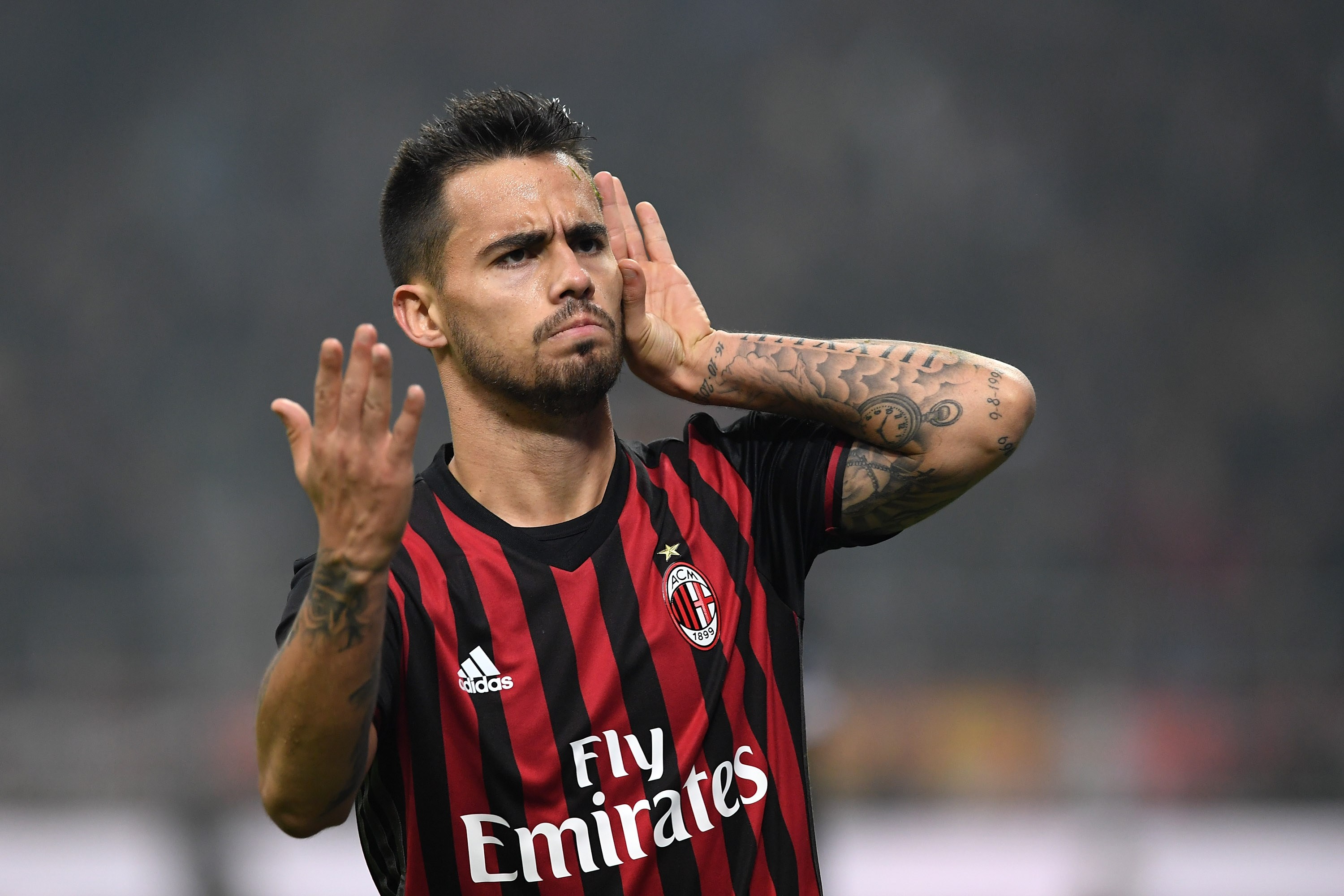 Tiền đạo phải: Suso (AC Milan). Suso thi đấu rất ấn tượng đầu mùa giải, anh từng giúp Milan xếp thứ 3 sau vòng 9. Tuy nhiên, bước vào lượt về, Suso dần xuống phong độ kéo theo sự tụt dốc của Milan. Rất may, cầu thủ người Tây Ban Nha đang dần trở lại. Mới nhất, anh ghi 1 bàn có 1 kiến tạo và được bầu chọn là cầu thủ xuất sắc nhất trong trận đấu với Palermo.