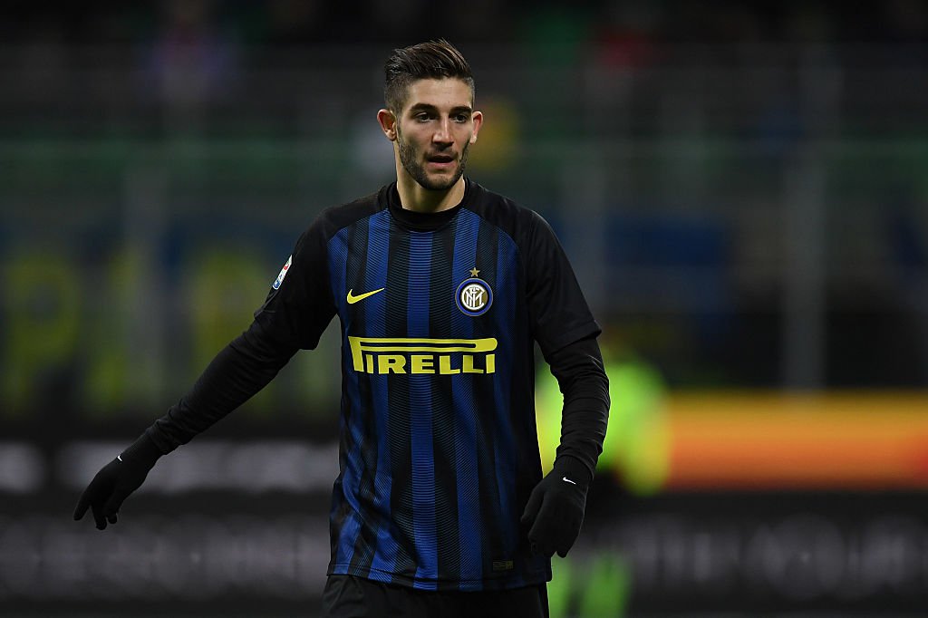 Tiền vệ trung tâm: Roberto Gagliardini (Inter). Nếu Inter có được Gagliardini sớm hơn, tình hình của họ mùa giải năm nay đã khác. Mới thi đấu 11 trận cho Inter sau khi chuyển đến từ Atalanta đầu năm nay, tiền vệ 23 tuổi đem về 7 chiến thắng. Qua đó, anh giúp Nerazzurri tiến gần đến nhóm dự cúp châu Âu.